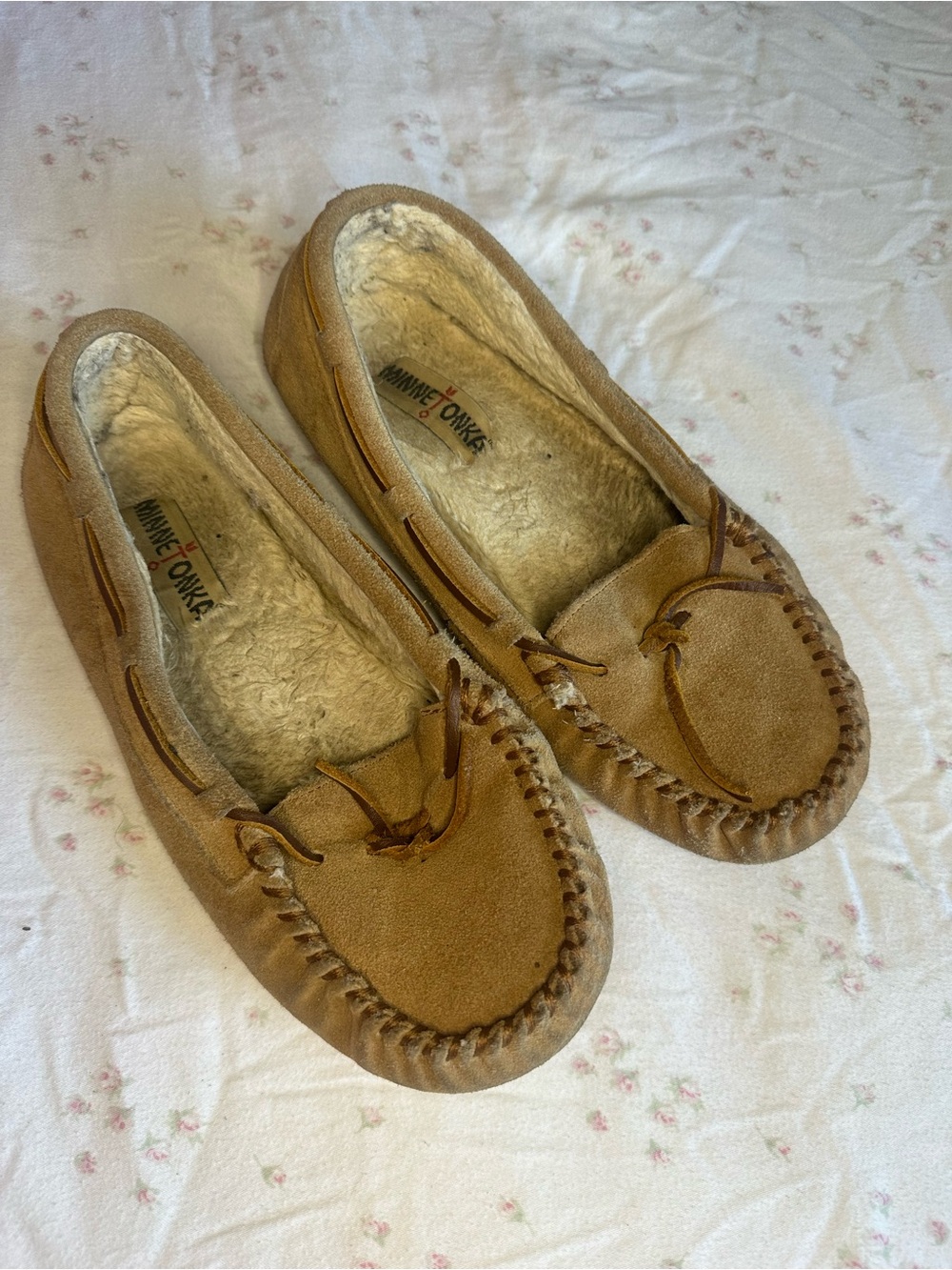 Minnetonka Tan Suede Moccasin Slippers with Faux Fur Lining